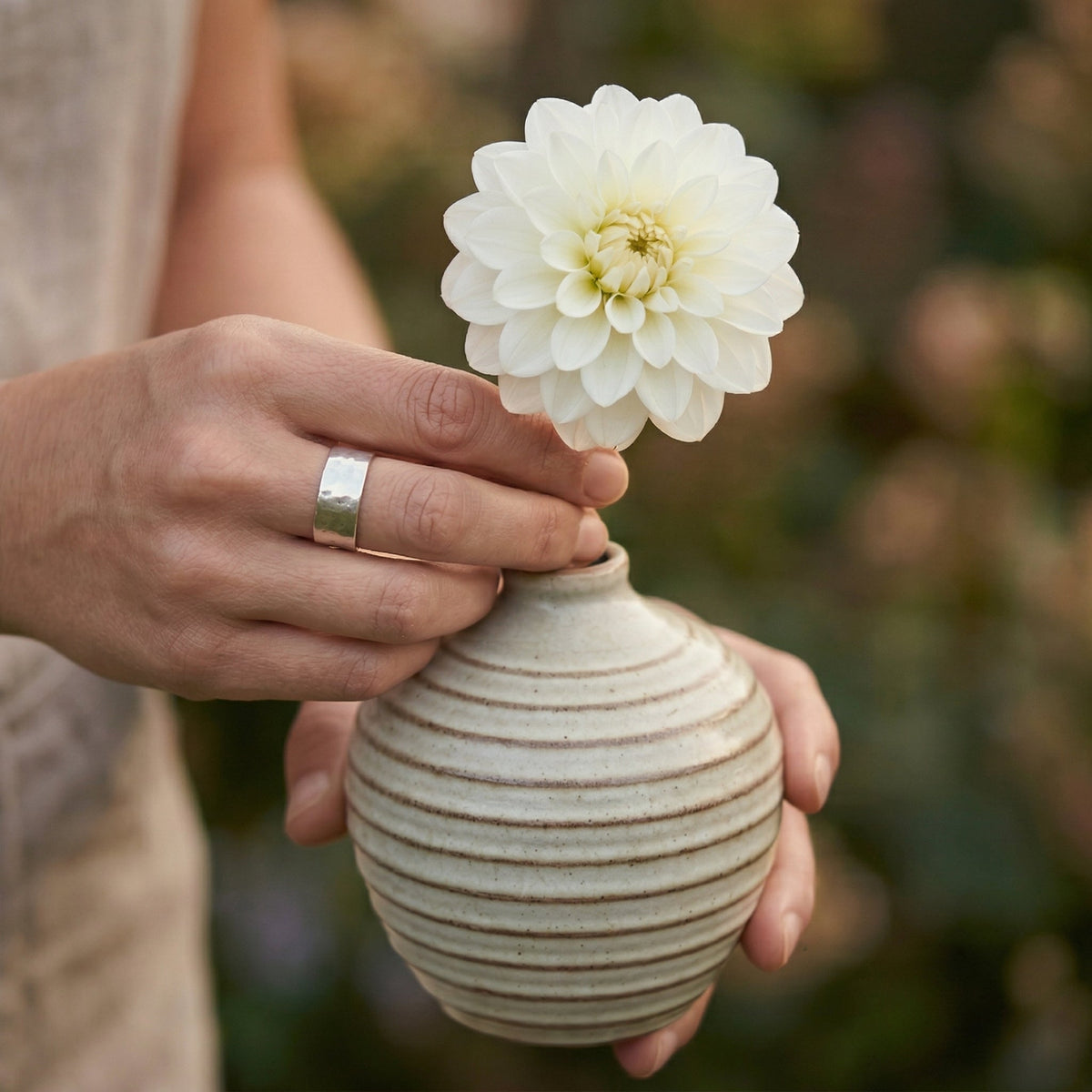 🍊LUMIKIDIY™ Round Ribbed Ceramic Bud Vase