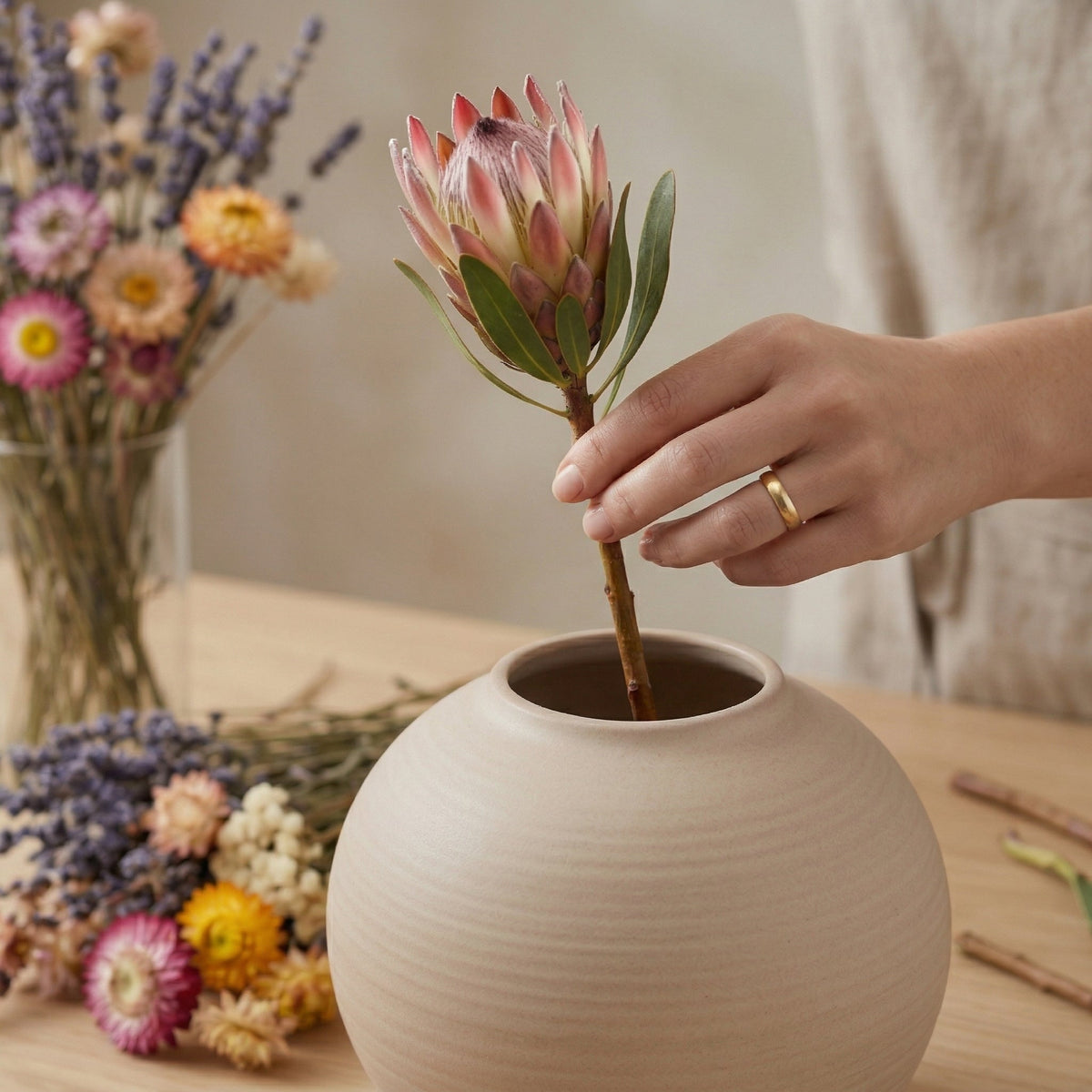🍌LUMIKIDIY™ Minimalist Round Ceramic Vase